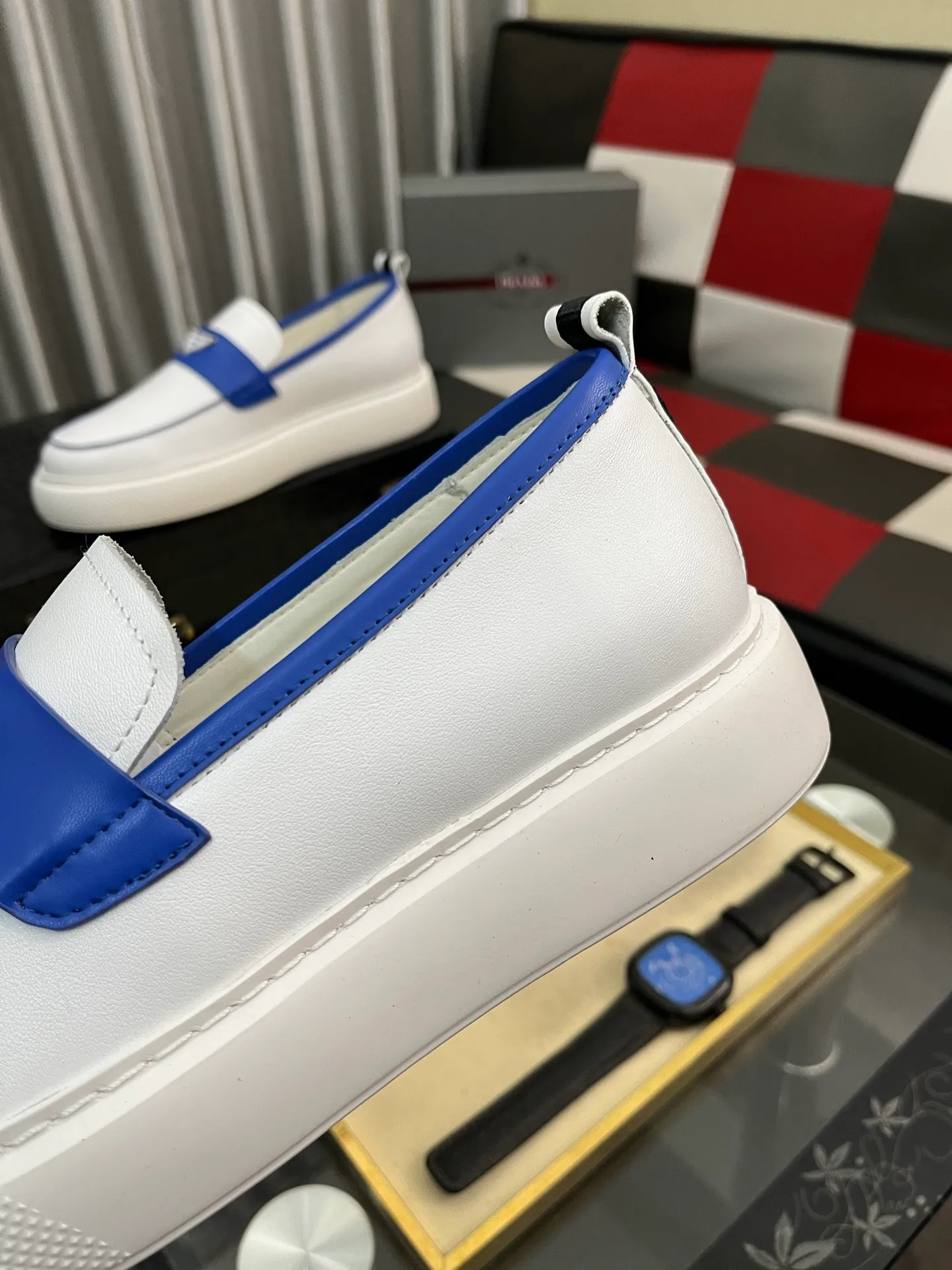 Men's shoes 💰: 560⌚️⌚️[PRADA] Prada casual shoes, originally developed 1:1, made of high-mercerized cowhide with imported cowhide, silk sheepskin lining, rubber outsole, comfortable and soft on the foot, size: 38-443️⃣Colors available